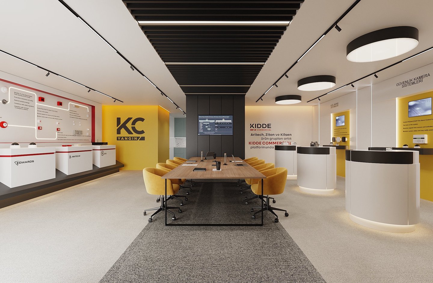 KC Yangın showroomu: ortada uzun toplantı masası ve sarı sandalyeler, solda sarı KC duvarı ve sergi kaideleri, sağda beyaz silindirik bankolar, arkada ekranlı siyah duvar